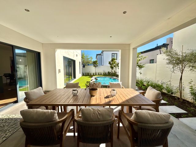To Let 4 Bedroom Property for Rent in Sandown Western Cape
